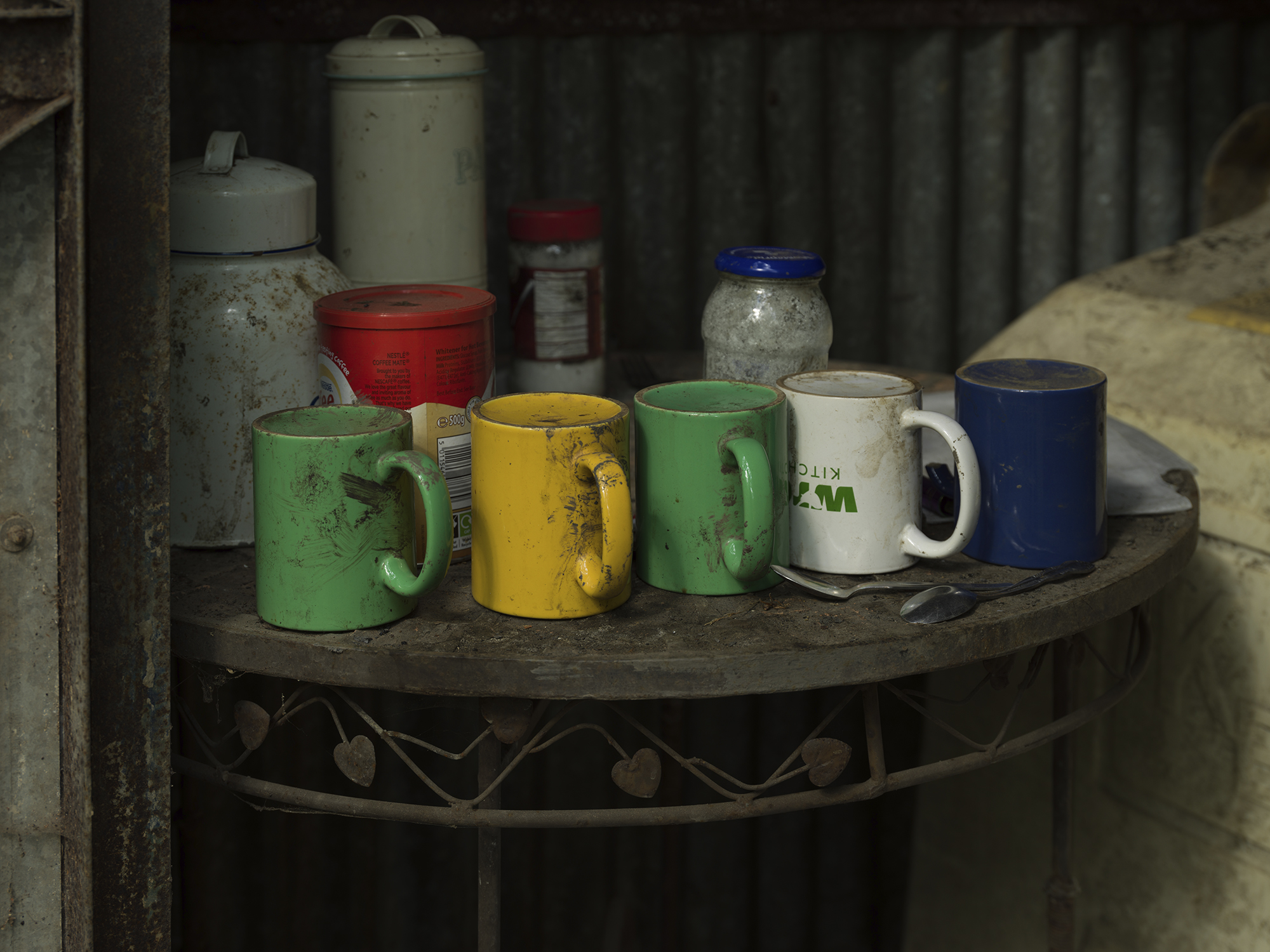 Tea mugs lined up on table