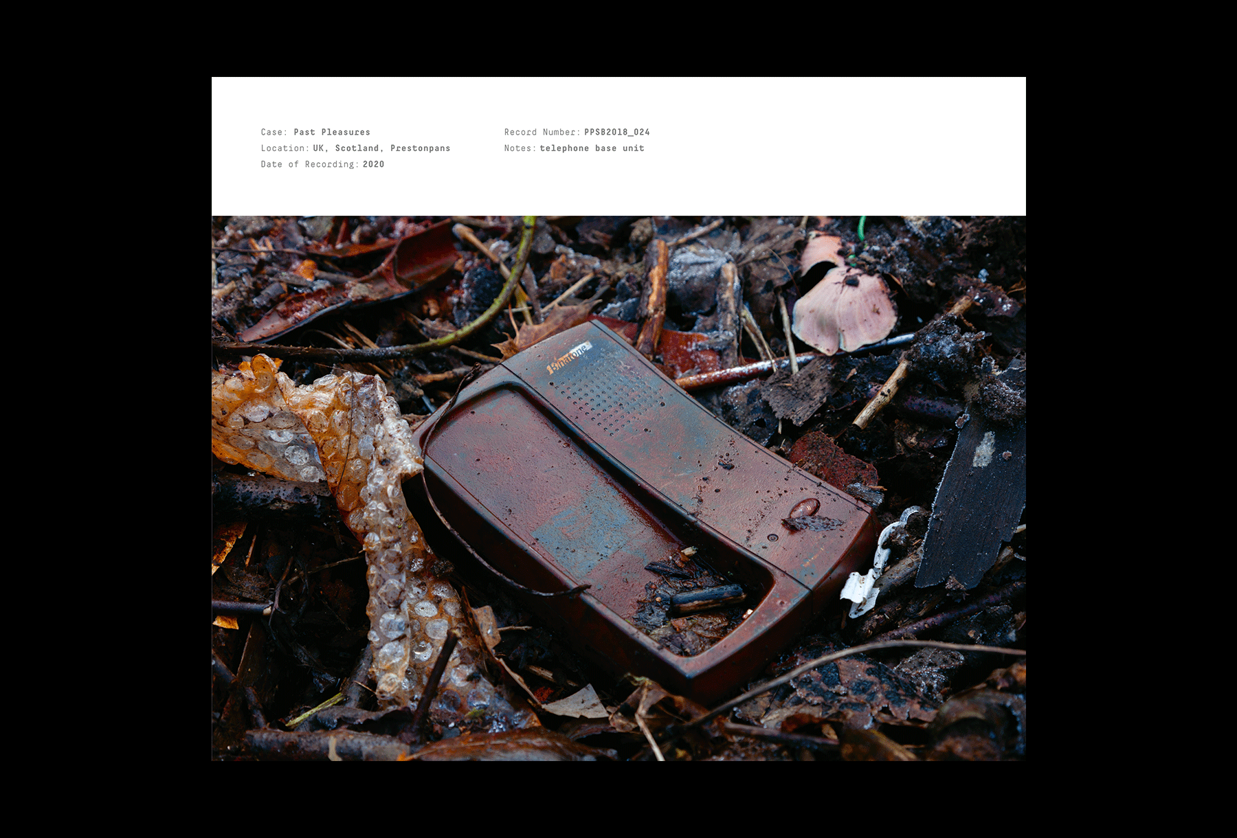 Telephone unit in mud